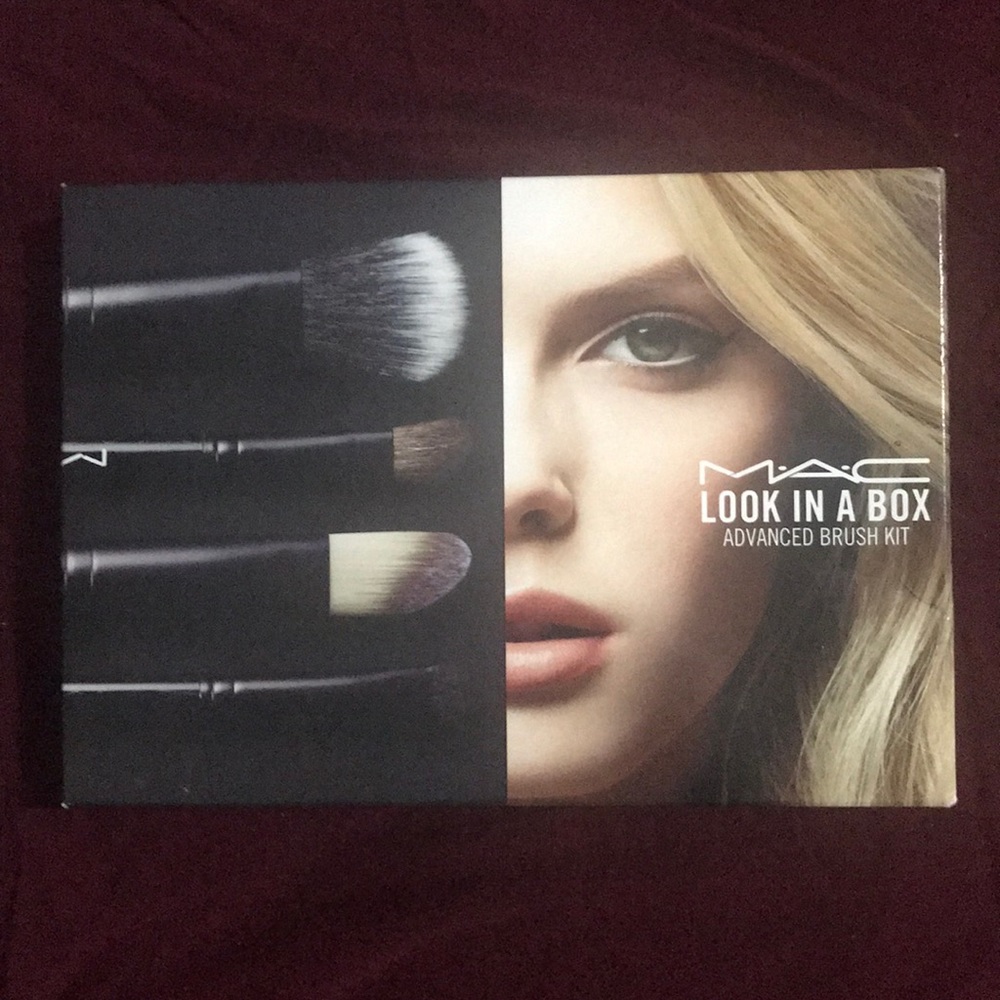 MAC Look In a Box: Advanced Brush Kit